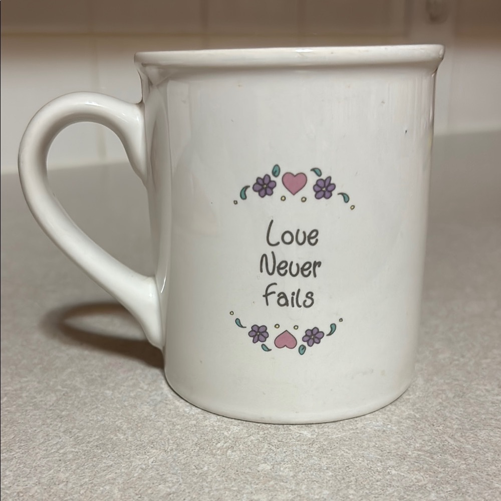 Precious Moments Mug with Child Design “Love Never Fails” - Picture 2 of 7